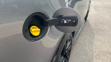 Land Rover Discovery 3.0 D300 Dynamic SE 5dr Auto Diesel Station Wagon